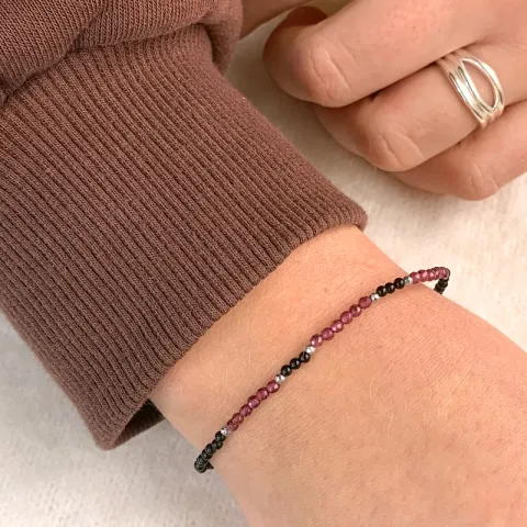 kivi rannekoru onyx-kiveä ja granaatti ja 6 hematite.