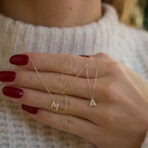 m-kirjain zirkoni kaulaketju, jossa on riipus 8 karaatin kultaa - My Letter