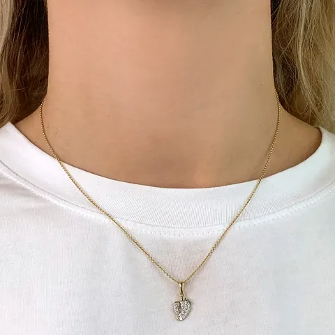 jalat zirkoni riipus  8 karaatin kultaa, jossa on rodium