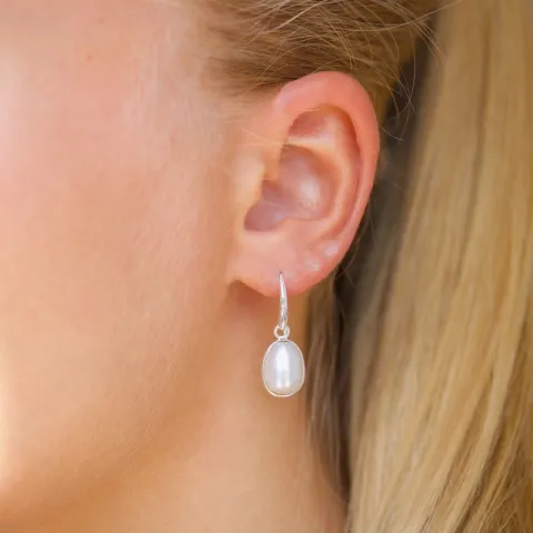 pisara valkoinen helmi korvarenkaat  hopea - Loom Stones