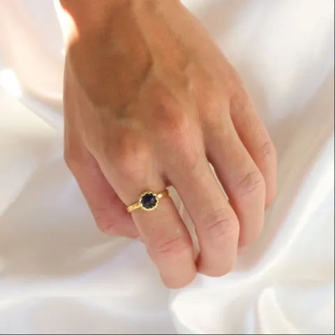 synteettinen safiiri sormus kullattu messinki - Eliné