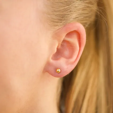 4 mm vedenkestävät nappikorvakorut  kullattu teräs - OCEANA