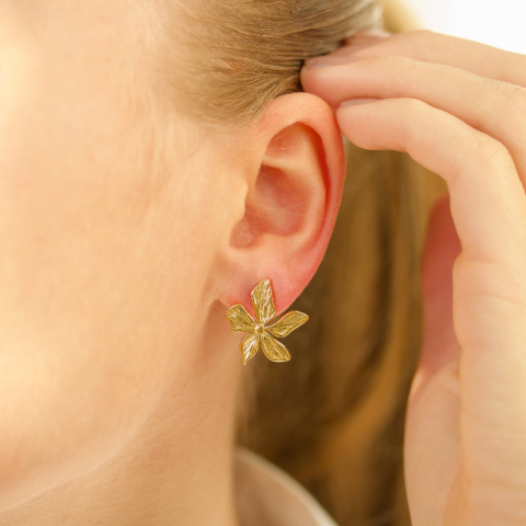 vedenkestävät kukka korvarenkaat  kullattu teräs - OCEANA