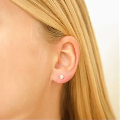 4 mm vedenkestävät helmi nappikorvakorut  kullattu teräs - OCEANA