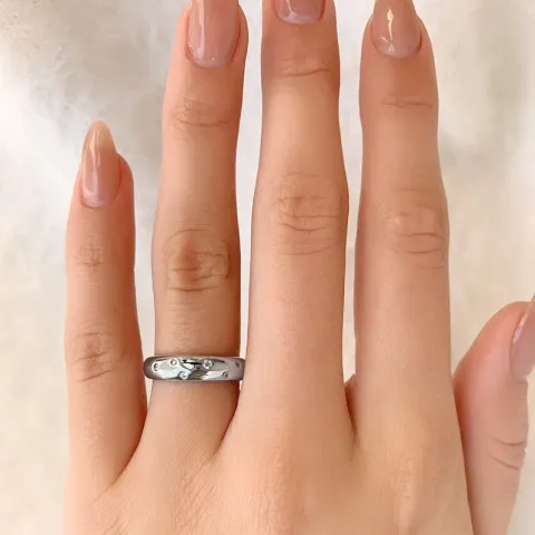 sormus rodinoitua hopeaa