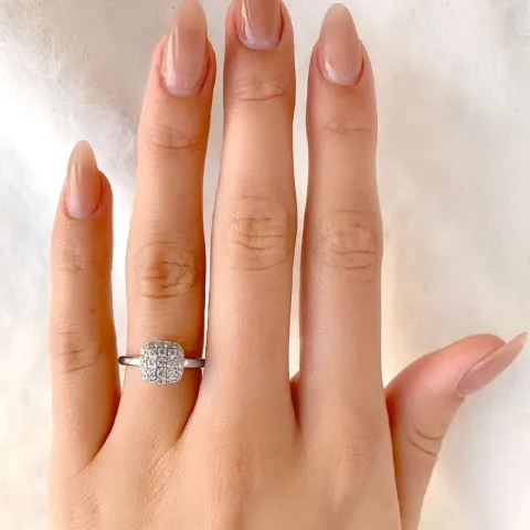 Neliskulmainen zirkoni sormus rodinoitua hopeaa