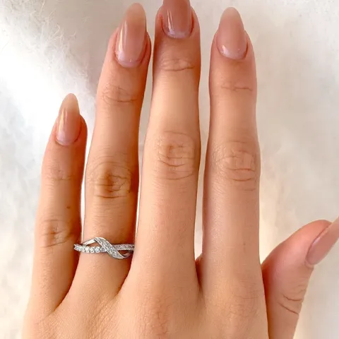 zirkoni sormus rodinoitua hopeaa