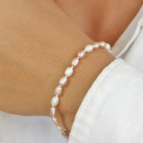 21 CM soikion muotoinen helmirannekoru  makeanveden helmi.