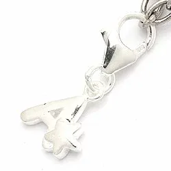 A-kirjain charm hopeaa