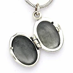 Kaiverrettu medaljonki  hopeaa 