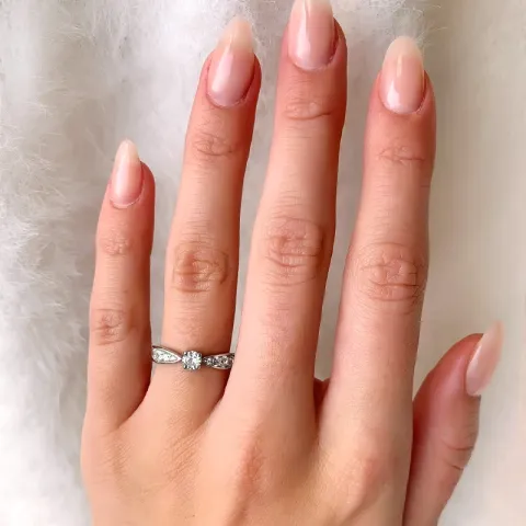 valkoinen zirkoni sormus hopeaa