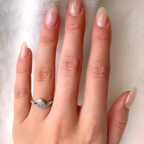 Yksinkertainen pyöreä sormus hopeaa