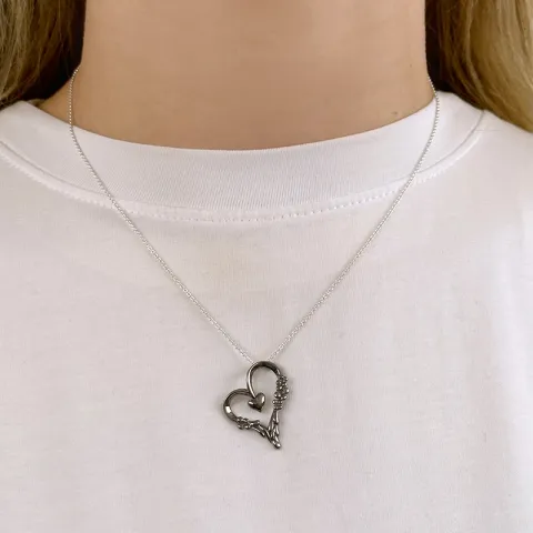 Dark Harmony sydän riipus  musta rodinoitu hopea