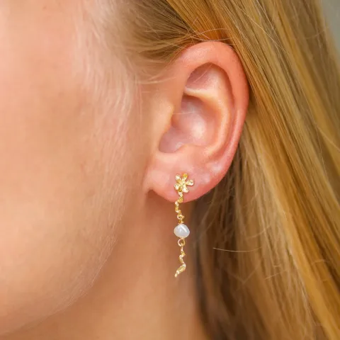 helmi korvarenkaat  kullattua hopeaa - Lumé Etched