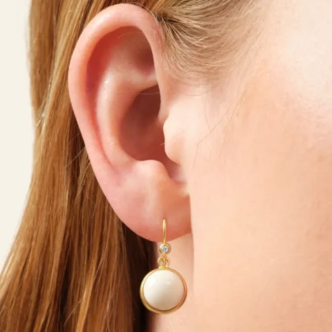 Julie Sandlau Prime Ivory korvarenkaat  kullattua hopeaa valkoinen kristalli