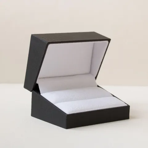 5 ja 4 mm vihkisormusta 9 karaatin valkokultaa 0,03 ct - setit