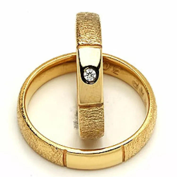 Vihkisormusta 14 karaatin kultaa 0,02 ct
