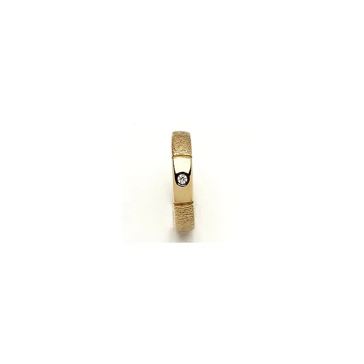 1 vihkisormus RS of Scandinavia 8 karaatin kultaa 0,02 ct