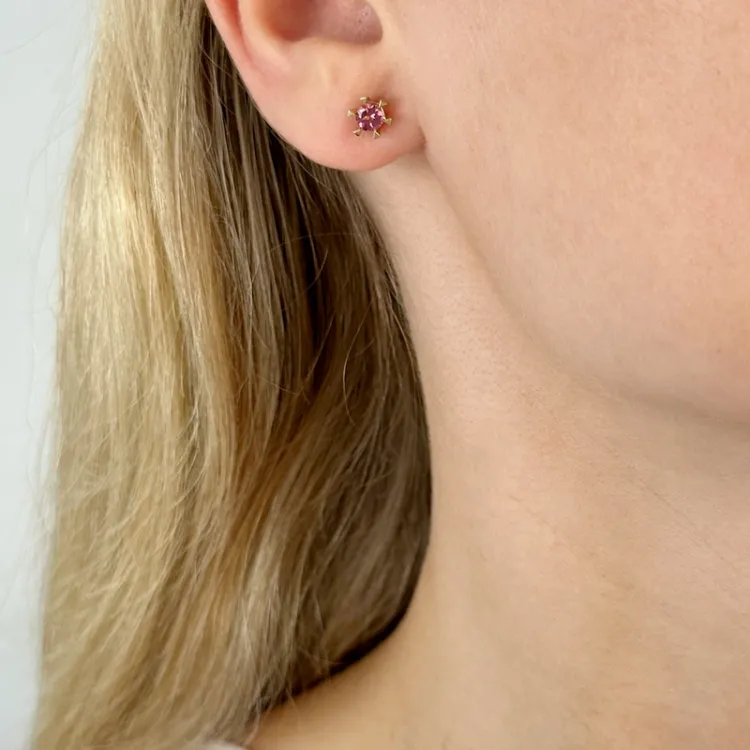 2 x 0,28 ct pinkki turmaliini solitaire-nappikorvakorut 14 karaatin kultaa kanssa turmaliini
