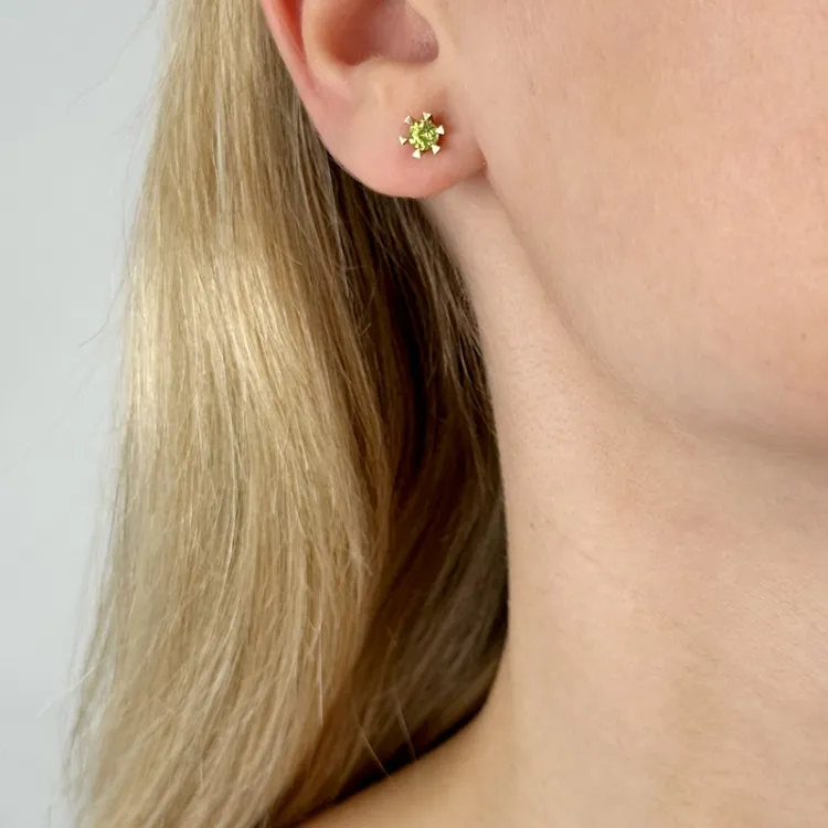 2 x 0,30 ct peridootti solitaire-nappikorvakorut 14 karaatin kultaa kanssa peridootti