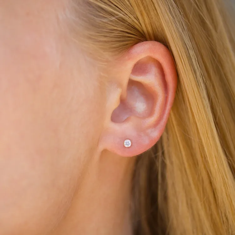 3 mm pyöreitä nappikorvakorut 9 karaatin kultaa kanssa zirkoni - Gold Collection