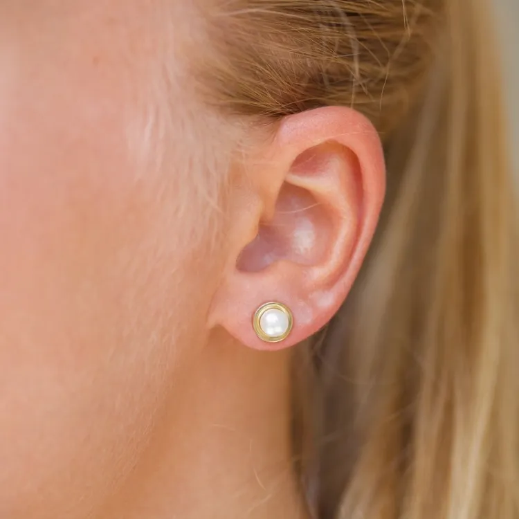8 mm helmikorvakorut  9 karaatin kultaa kanssa  - Gold Collection