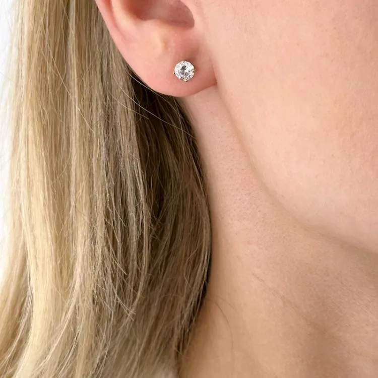 4,5 mm pyöreitä korvarenkaat 14 karaatin kultaa kanssa zirkoni - Gold Collection