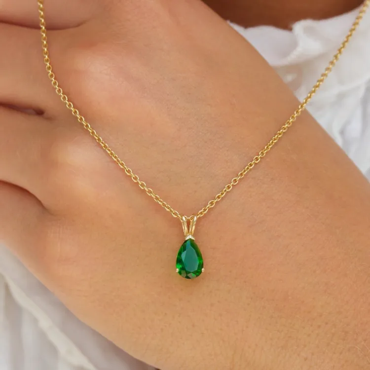 pisara synteettinen smaragdi riipus  14 karaatin kultaa - Gold Collection