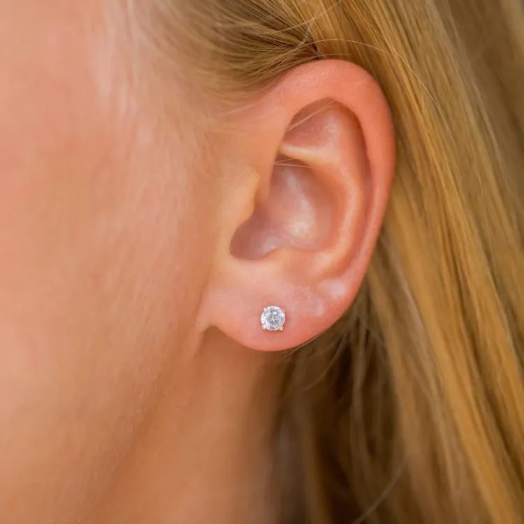 4 mm pyöreitä korvarenkaat 14 karaatin kultaa kanssa zirkoni - Gold Collection