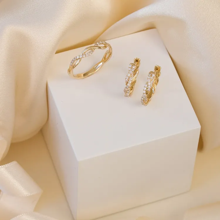 timantti sormus 14 karaatin kultaa 0,15 ct