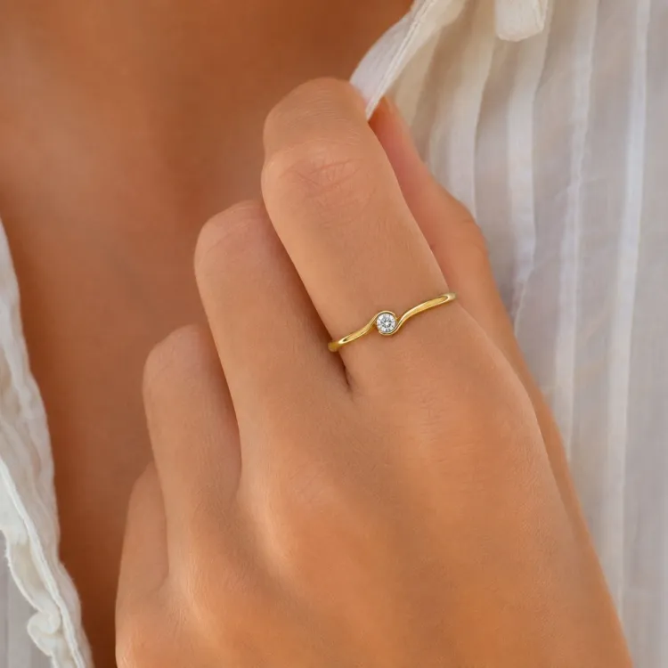 lab grown timantti solitaire-sormus kullattua hopeaa