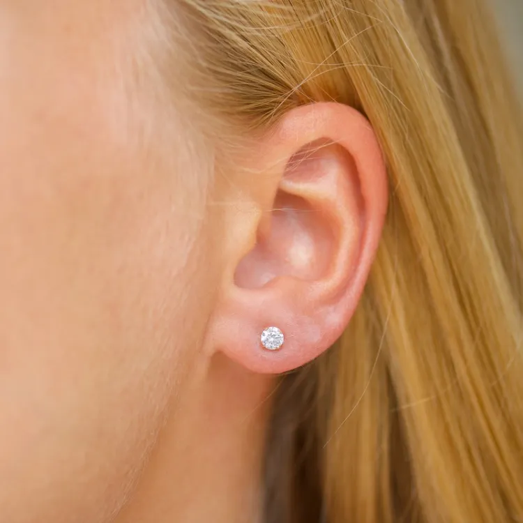 4 mm nappikorvakorut 9 karaatin kultaa kanssa zirkoni - Gold Collection