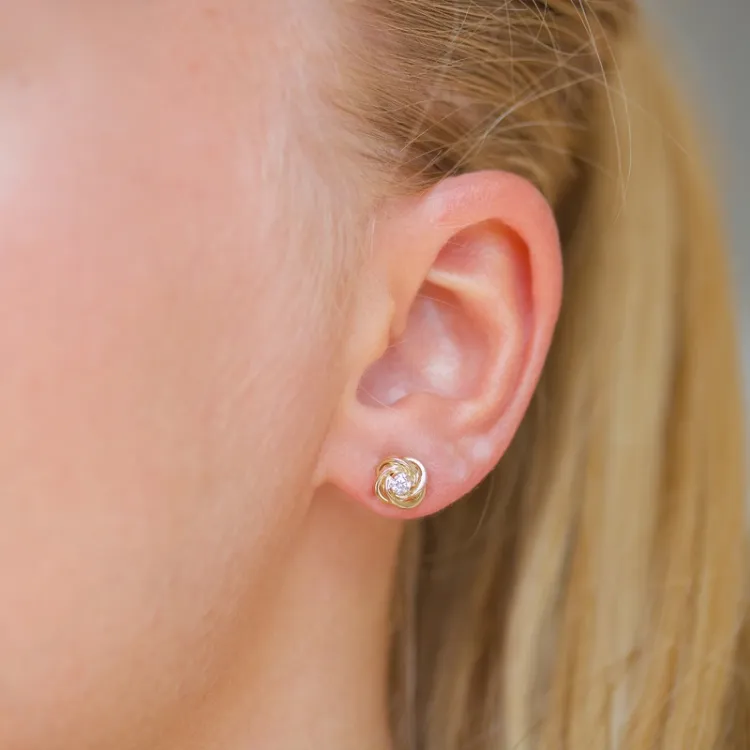 7,5-8 mm korvarenkaat 9 karaatin kultaa kanssa zirkoni - Gold Collection