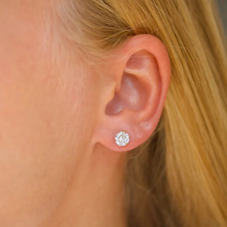 6 mm nappikorvakorut 9 karaatin kultaa kanssa zirkoni - Gold Collection