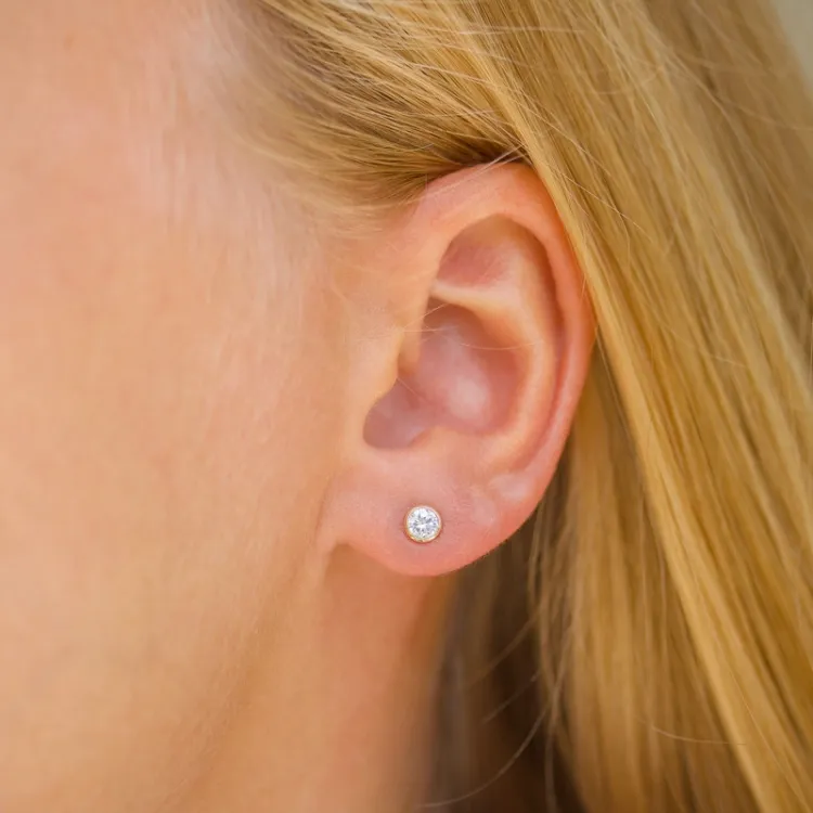 4 mm nappikorvakorut 9 karaatin kultaa kanssa zirkoni - Gold Collection