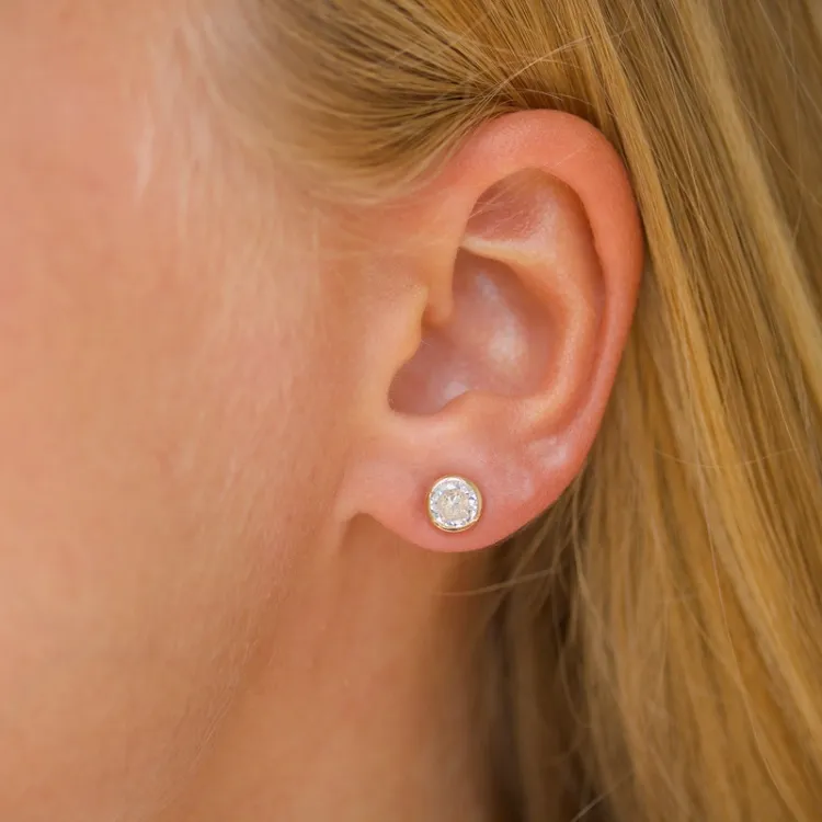 6 mm nappikorvakorut 9 karaatin kultaa kanssa zirkoni - Gold Collection