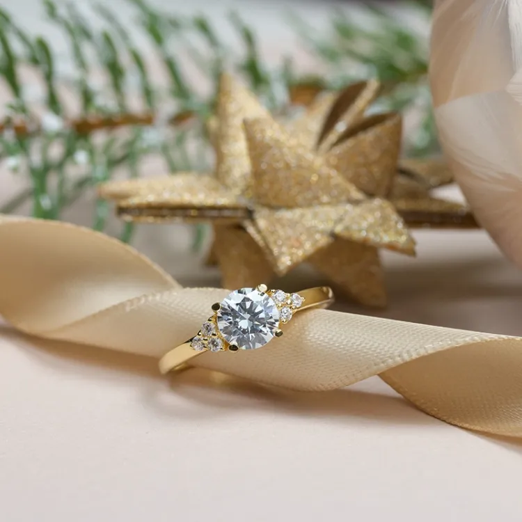 valkoinen zirkoni sormus 9 karaatin kultaa - Gold Collection