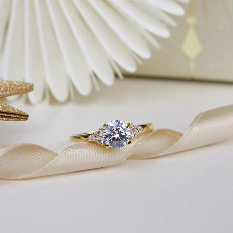 valkoinen zirkoni sormus 9 karaatin kultaa - Gold Collection