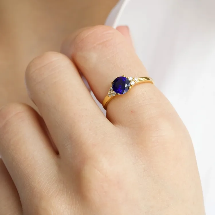 sininen synteettinen safiiri sormus 9 karaatin kultaa - Gold Collection