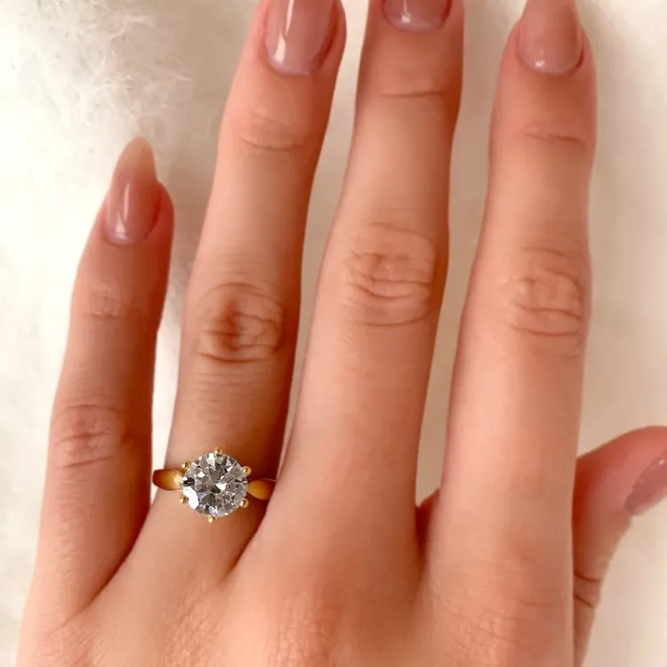 zirkoni solitaire-sormus 8 karaatin kultaa - Gold Collection