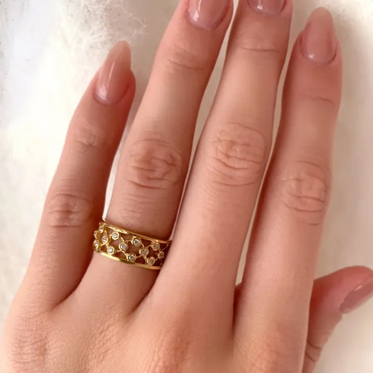 leveä valkoinen zirkoni kultasormus 8 karaatin kultaa - Gold Collection