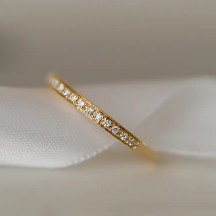 timantti alianssisormus 14 karaatin kultaa 0,09 ct