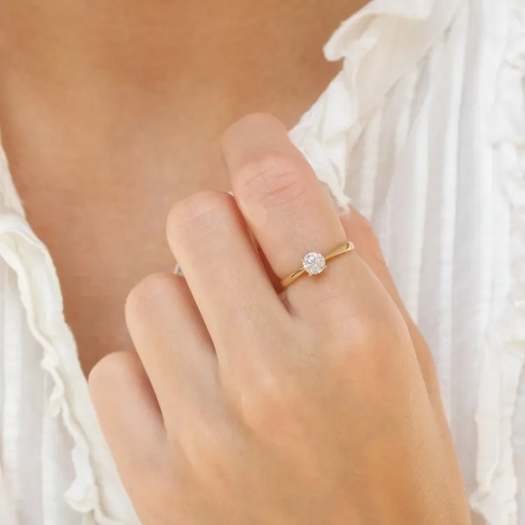 solitaire-sormus 9 karaatin kultaa - Gold Collection