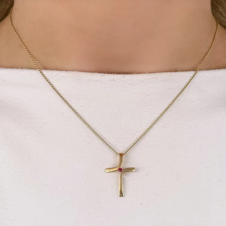 rubiini riipus 14 karaatti kultaa 0,04 ct