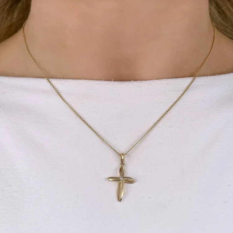risti riipus 14 karaatti kultaa 0,03 ct