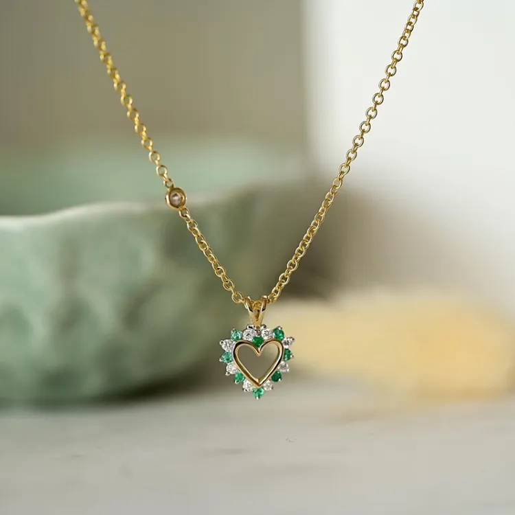 sydän smaragdi riipus 14 karaatti kulta ja valkokultaa 0,13 ct 0,14 ct