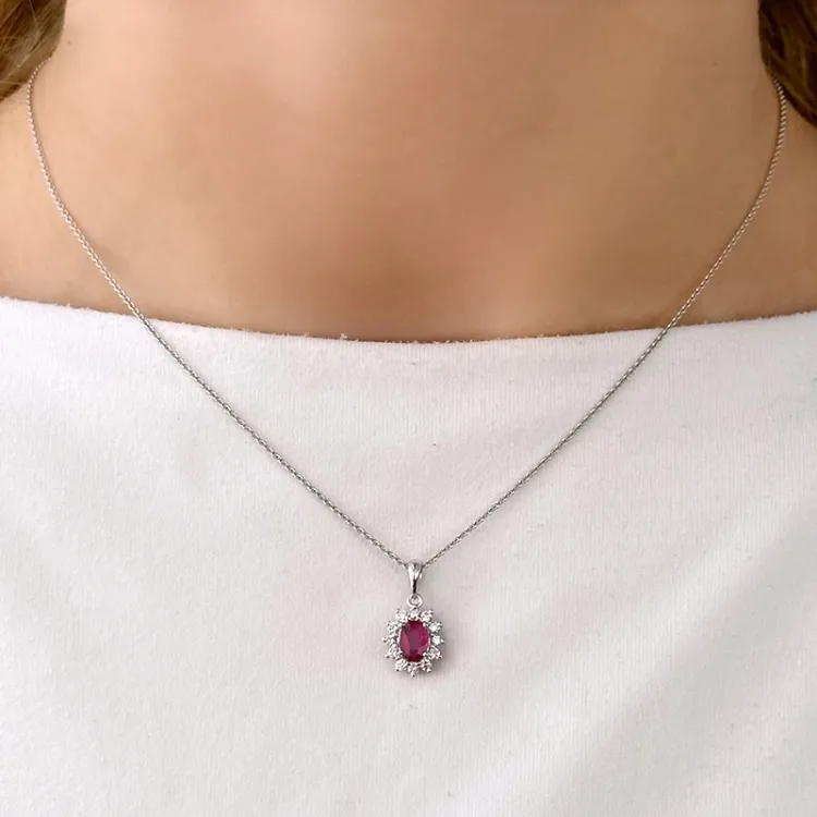 rubiini ruusukeriipus 14 karaatti valkokultaa 0,26 ct 0,63 ct