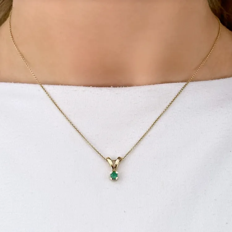 vihreä smaragdi riipus 14 karaatti kultaa 0,22 ct