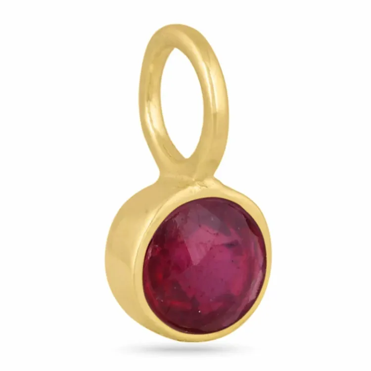 pieni rubiini riipus kullattua hopeaa - Loom Stones