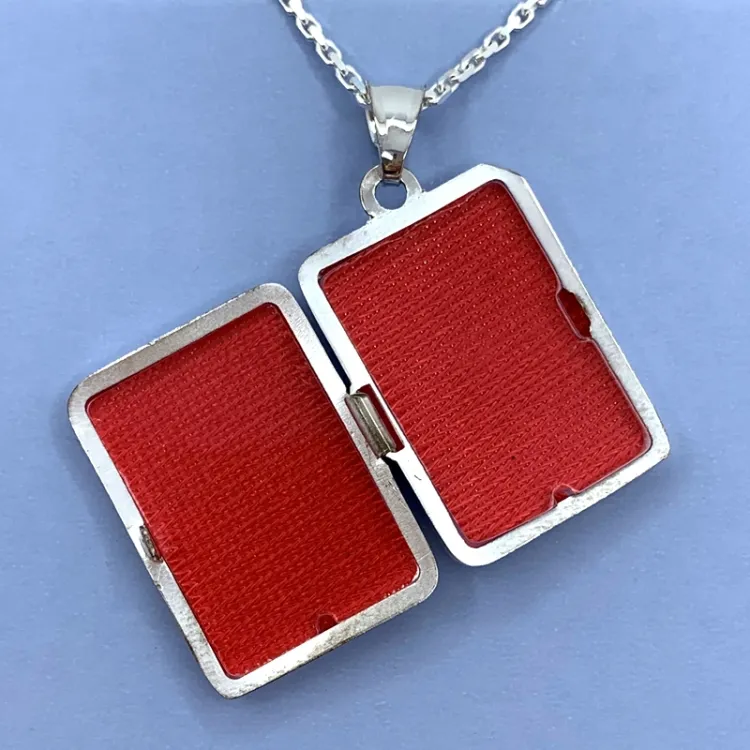 medaljonki hopeaa